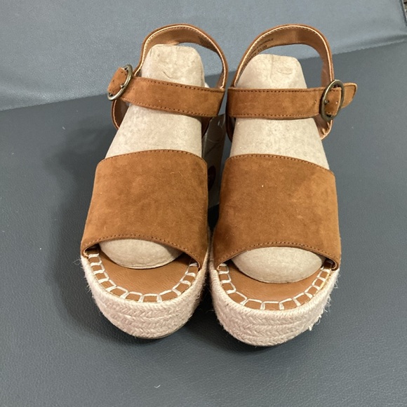 Universal Thread Brown and Cream Espadrille Shoes with Platform - Picture 4 of 6